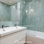 Lumineux Pres Du Trocadero * Париж